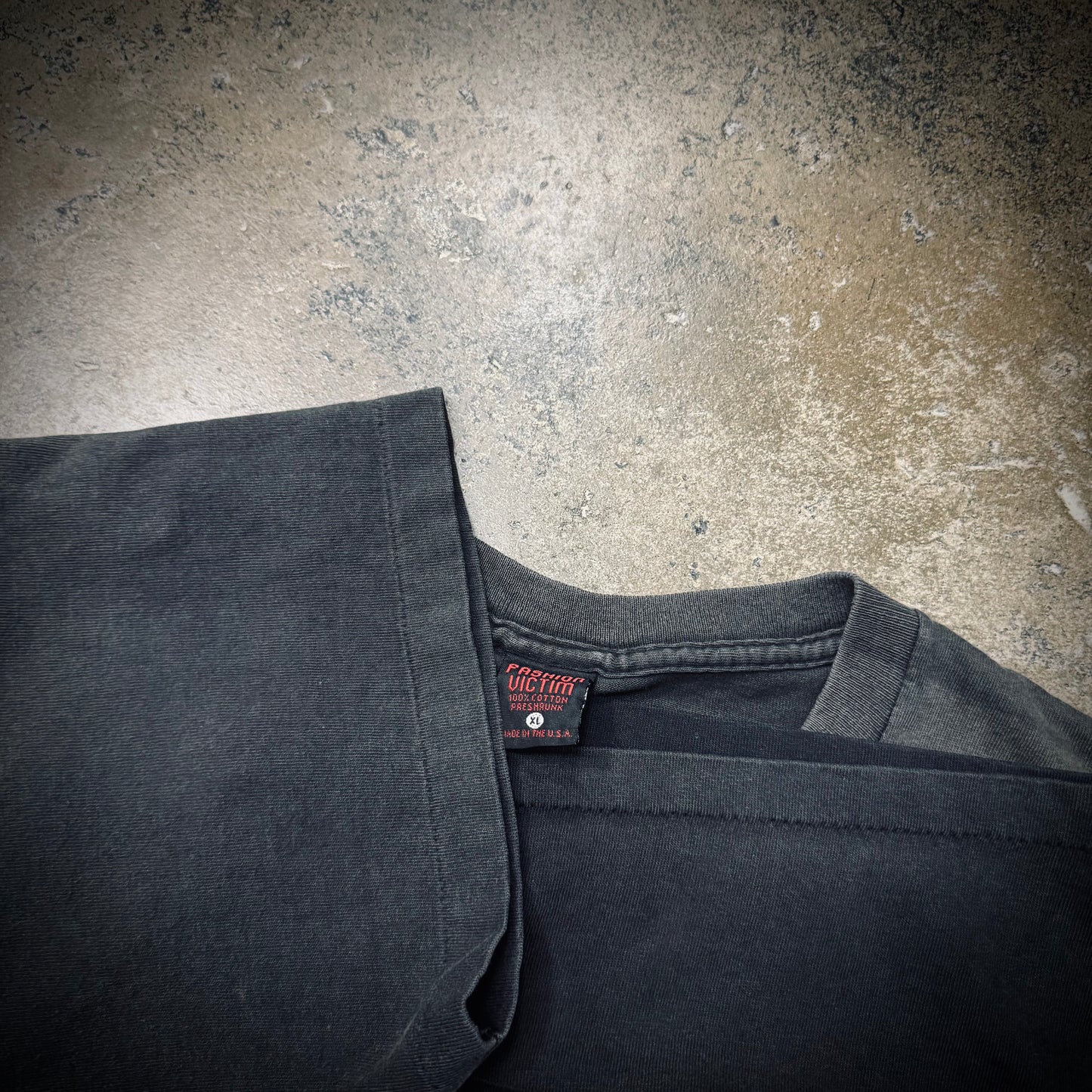 Vintage 90s Fashion Victim Skull Pile All Over Print Faded Black T Shirt