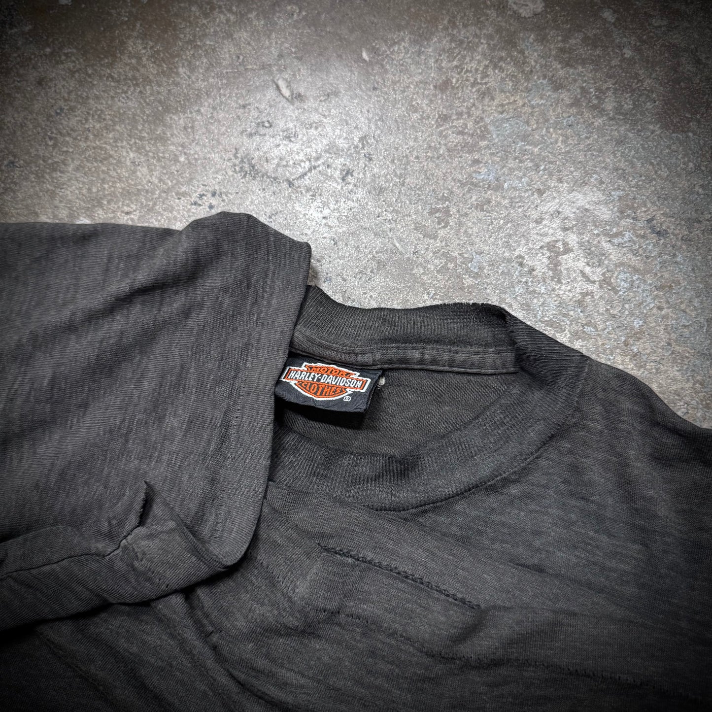 Vintage 80s Harley Davidson 3D Emblem Thrashed T-Shirt